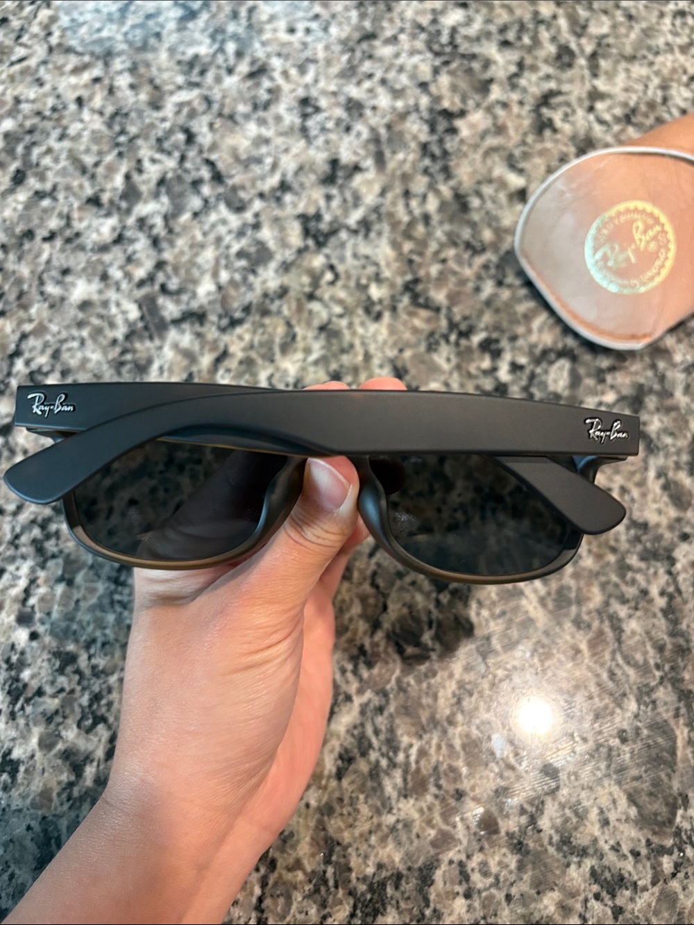 NWOT Ray-Ban Wayfarer Men’s Matte Sunglasses with Tan Case - Picture 5 of 9